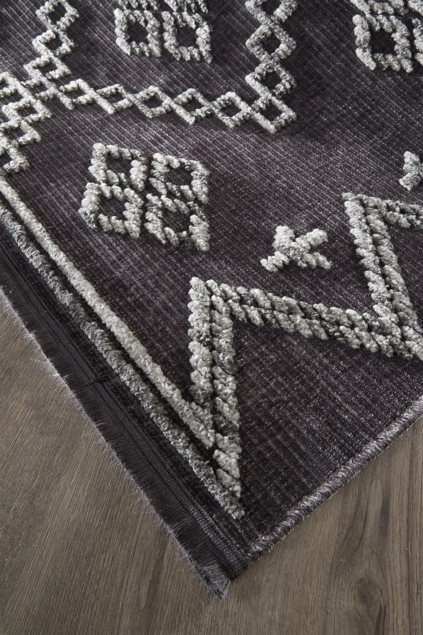 3 Best Ways to Remove Mud Stains from Carpets Instantly